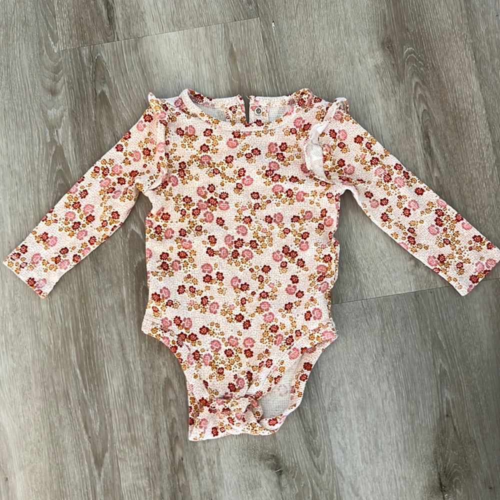 Old Navy long sleeve floral bodysuit size 6-12 months